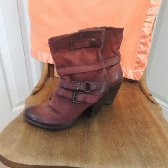 Browns boutties, all leather burgundy, NEW. - Picture 2 of 6